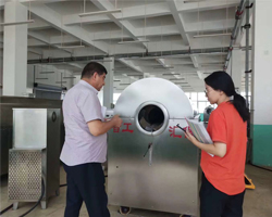 歡迎土耳其客戶(hù)來(lái)廠考察大型電磁流水線(xiàn)炒貨機(jī) 歡迎土耳其客戶(hù)來(lái)廠考察大型電磁流水線(xiàn)炒貨機(jī)