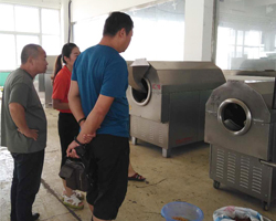 黑龍江客戶來廠考察電磁茶葉殺青機(jī) 烘干機(jī) 黑龍江客戶來廠考察電磁茶葉殺青機(jī) 烘干機(jī)
