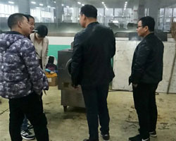 歡迎河北品牌“堅果印象”的方總來廠考察電磁炒貨設(shè)備 歡迎河北品牌“堅果印象”的方總來廠考察電磁炒貨設(shè)備