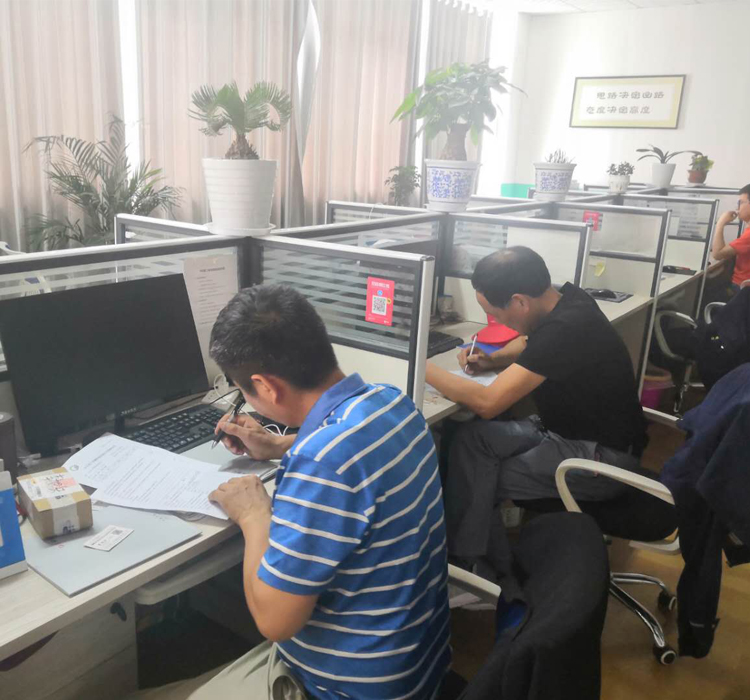 浙江許總、河南王總同時來許昌智工考察并各自訂購DCCZ7-15型多功能電磁炒貨機一臺
